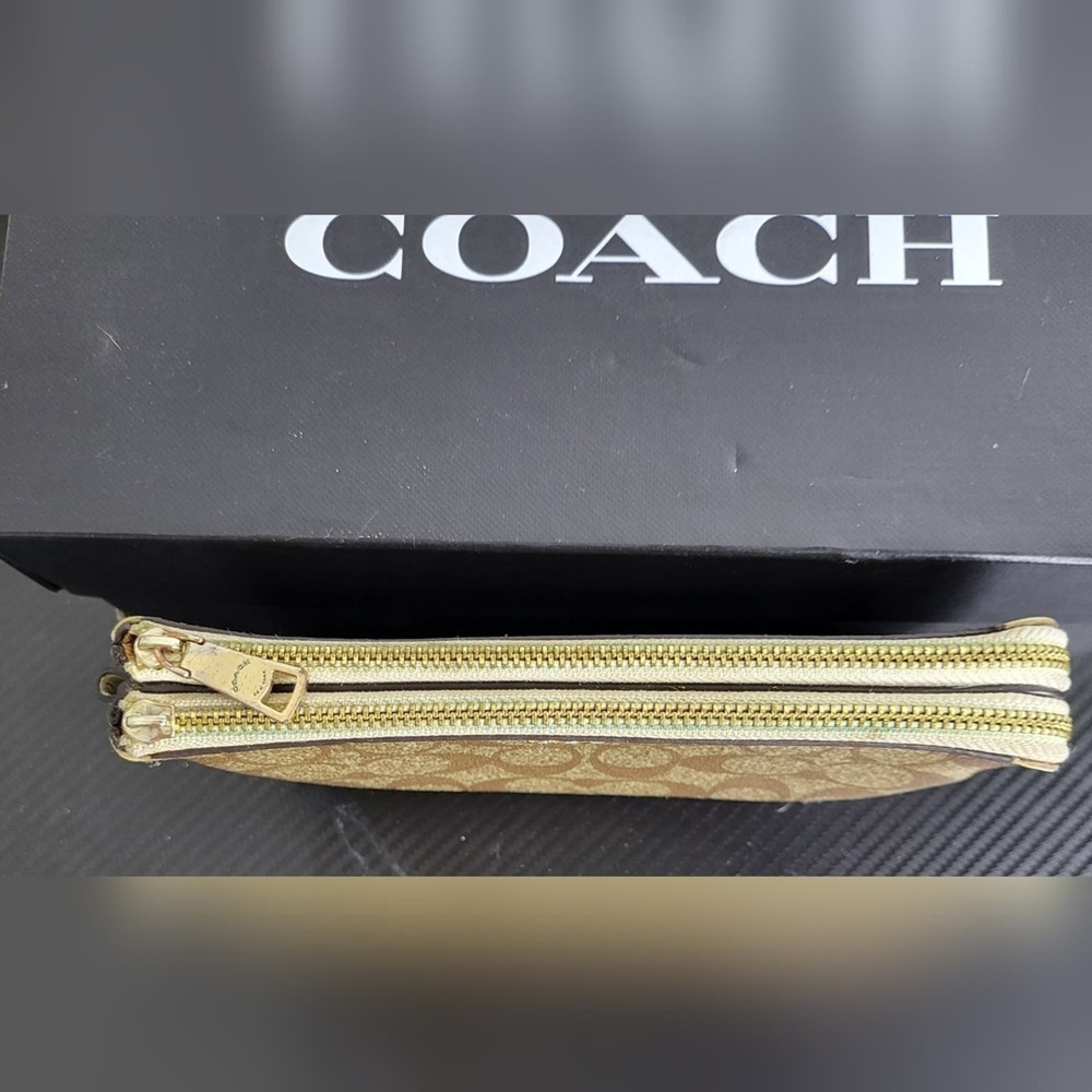 Coach Bundle Hilda Sandals SZ6 and Matching Signature Wristlet. - Picture 9 of 16